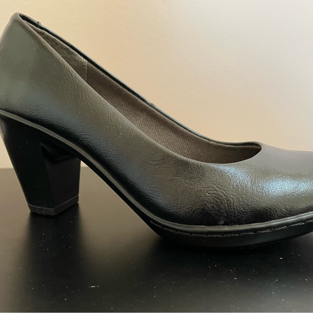 Brand new in the box Eurosoft Vella Pump size 6